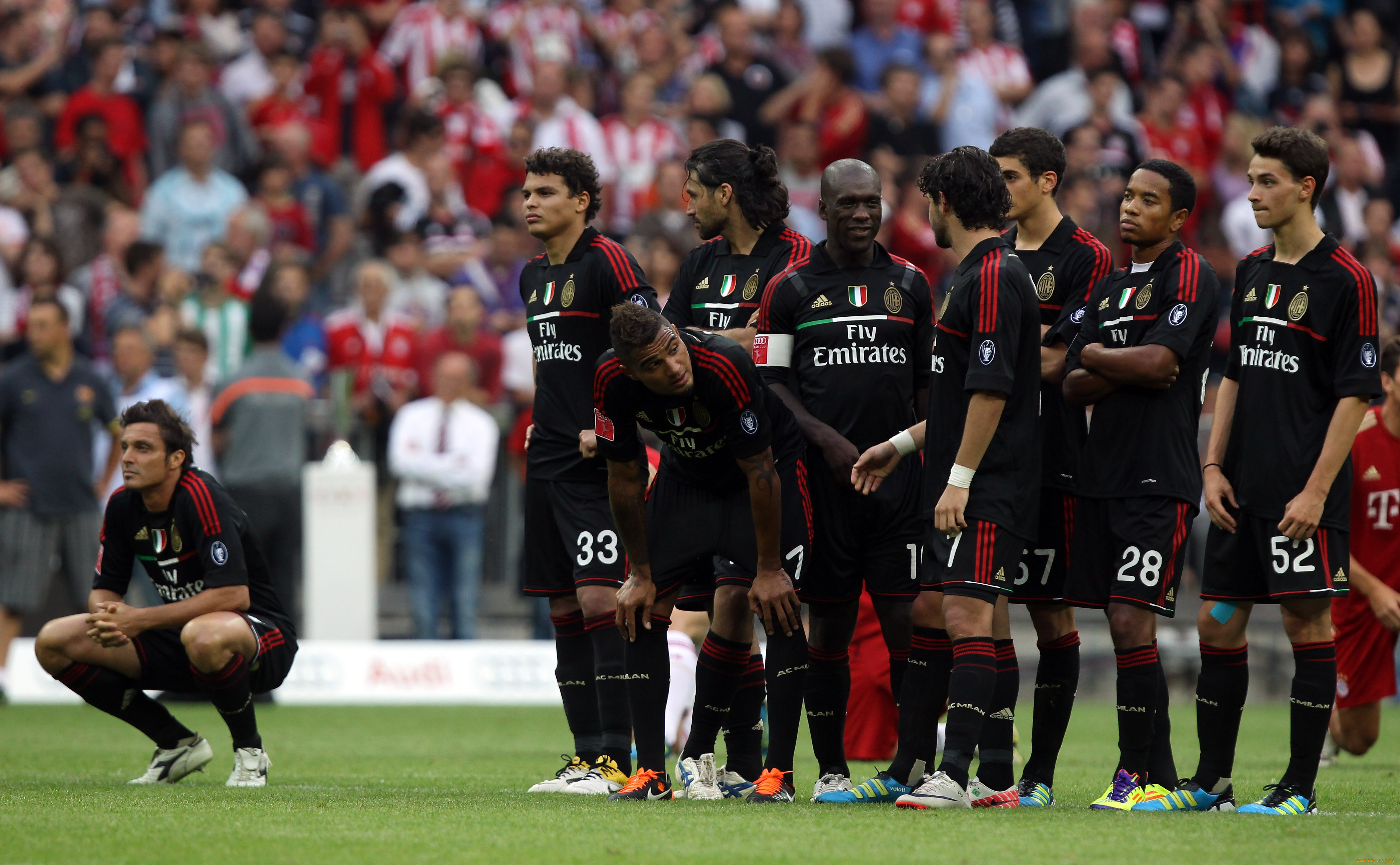 Ac milan. Футбольная команда Милан. Милан футбольный клуб. Кака Милан 2007. Команда Милан футбол.